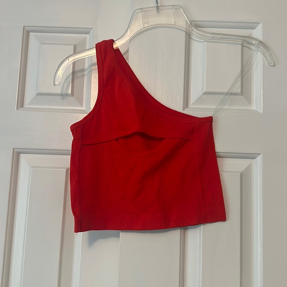 One shoulder crop top